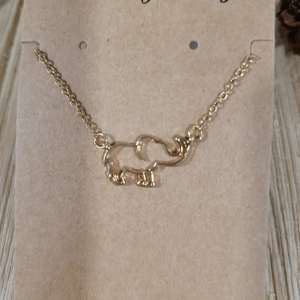 🐘🐘NEW🐘🐘VERY NICE!! Hollow Elephant Necklace in GOLD Plating 🐘🐘 - Picture 8 of 13